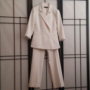 Antonio Melani 2 piece White Pant Suit size 2